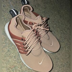 Women's Size 8 Air Prestos